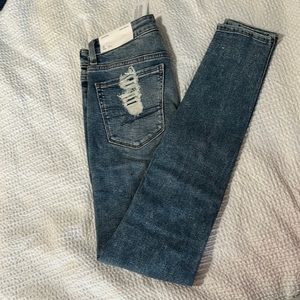 American Eagle 2 long jegging. New with tags.